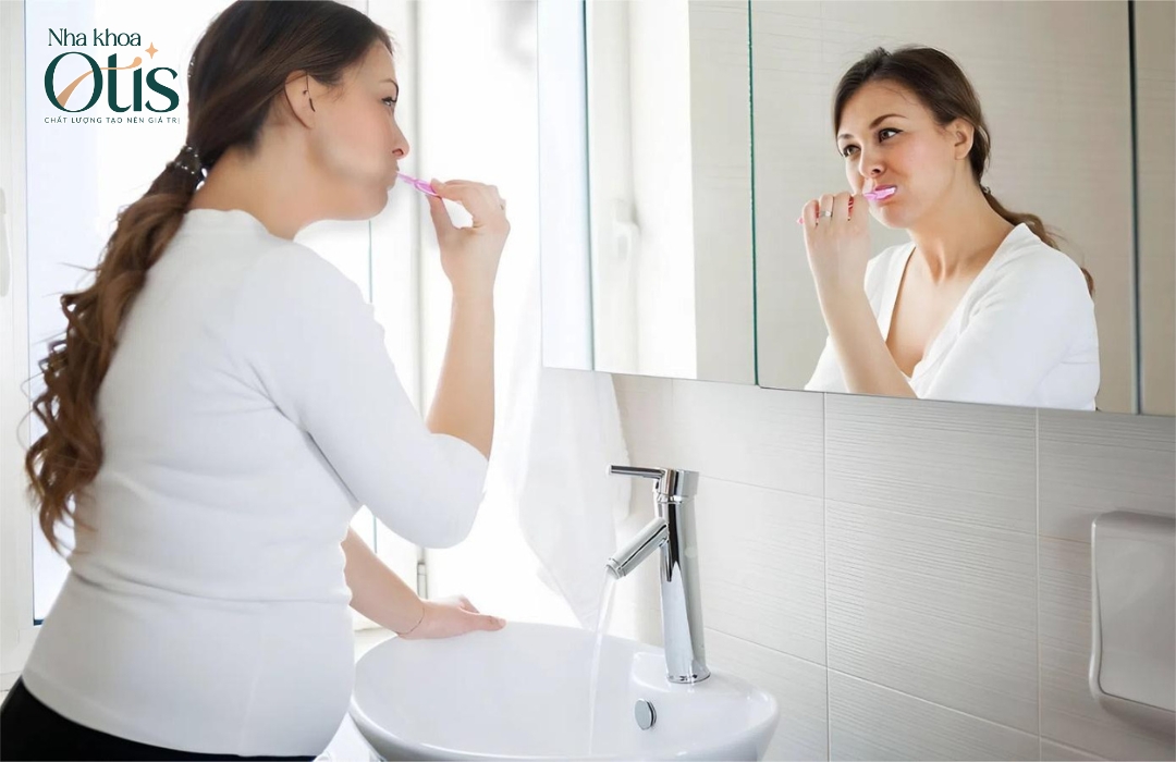 Chăm sóc răng miệng sạch sẽ hàng ngày 