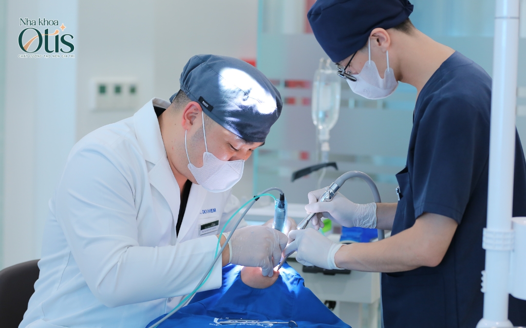 Nhổ răng khôn bằng máy Piezotome