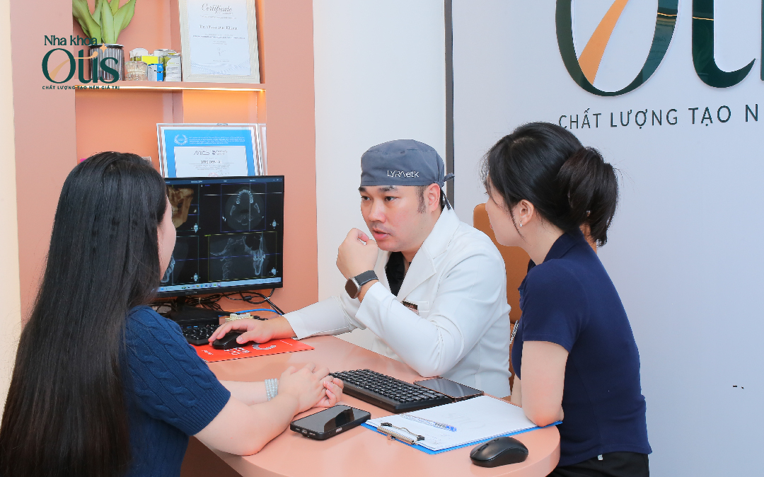 Thăm khám bác sĩ trước khi tẩy trắng răng