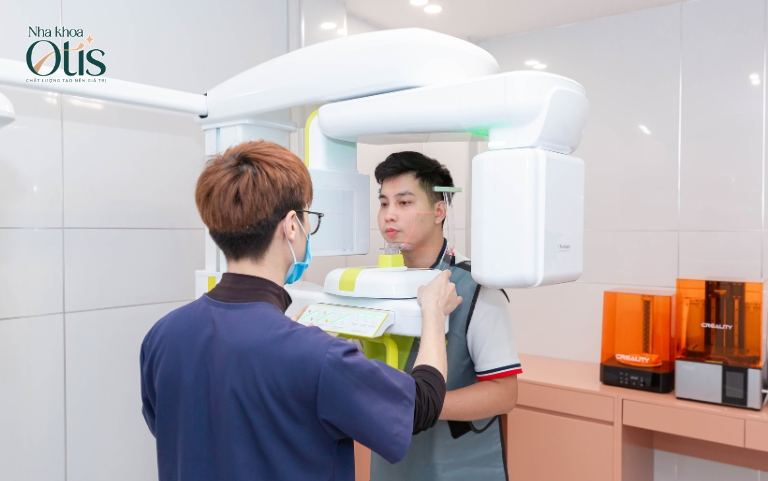 Chụp phim CT 3D để đánh giá chính xác vị trí và tình trạng răng