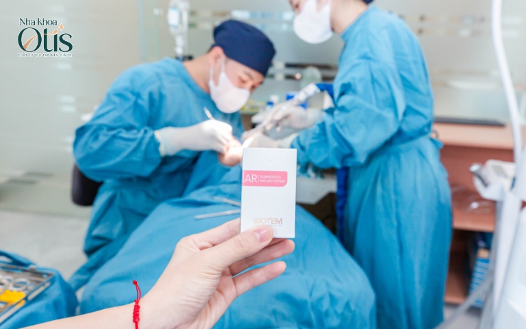 Trồng răng Implant sau bao lâu có thể ăn được tùy thuộc và mức độ lành thương