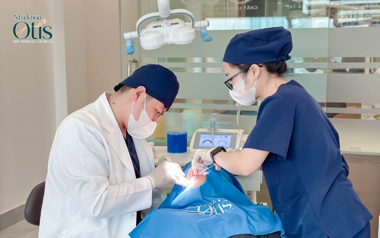 Nhổ răng khôn xong bị đau nửa đầu do tình trạng sưng đau vùng hàm