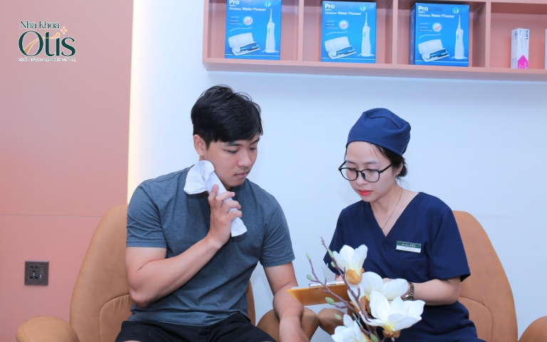 Chăm sóc sau trồng răng Implant để vết thương hồi phục