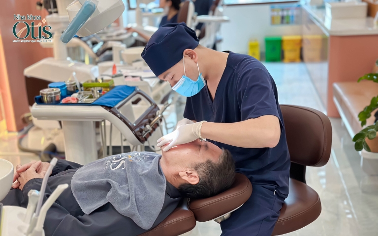 Có nên trồng răng Implant tại nha khoa uy tín