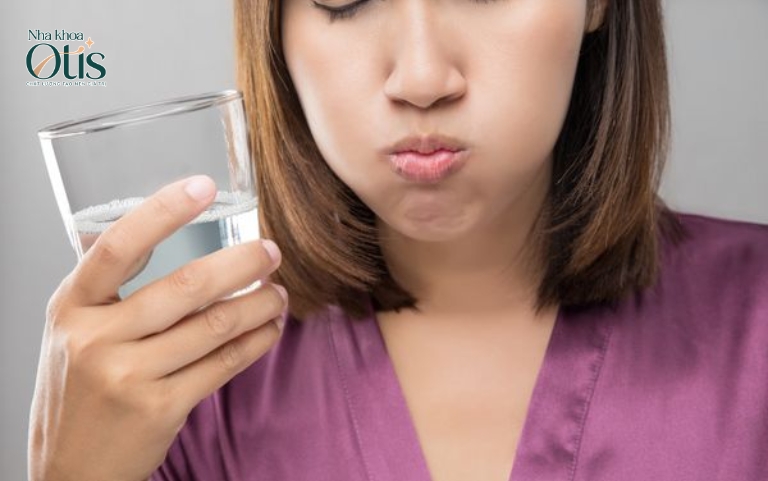 Cách lấy cao răng tại nhà bằng súc miệng giấm táo