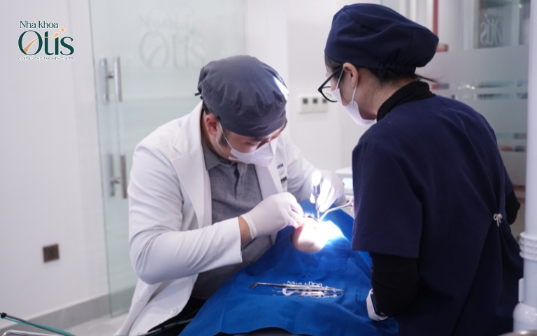 Nhổ răng khôn bằng máy siêu âm nhẹ nhàng