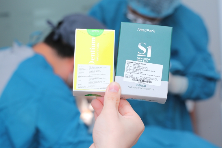 Ghép xương bằng bột xương để trồng răng implant
