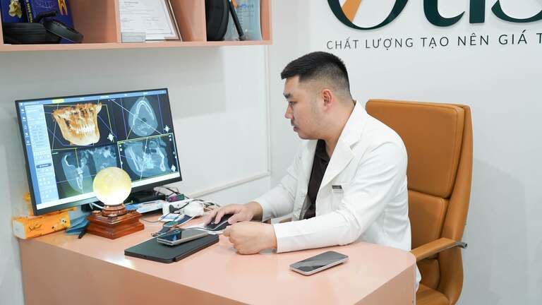 Chụp phim CT để đánh giá tình trạng cần nhổ khi đang cho con bú