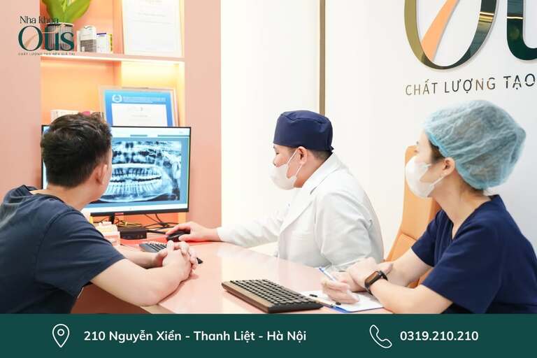 Bước 1 thăm khám và tư vấn trong quy trình niềng răng