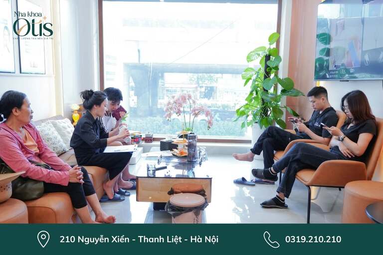 Nên nhổ răng khôn vào ban ngày để bác sĩ có thể theo dõi sau nhổ
