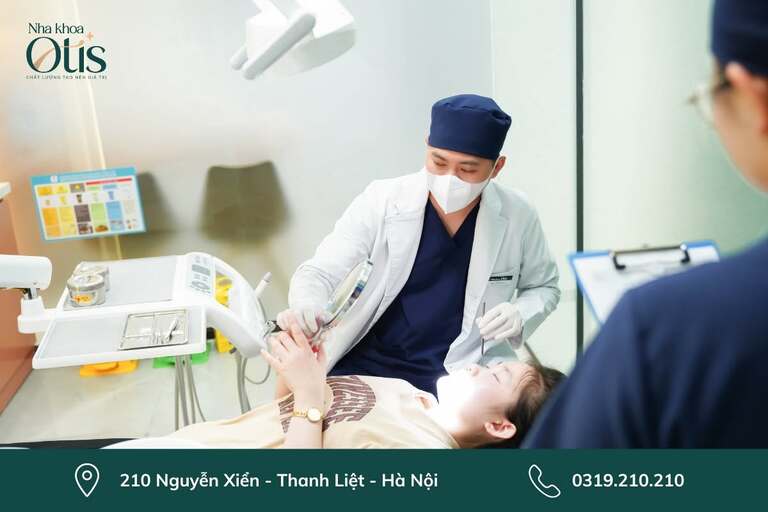 Mẹ bỉm có thể nhổ răng khôn khi đang cho con bú sau ki thăm khám