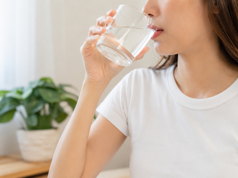 Uống đủ nước để vết thương nhanh lành