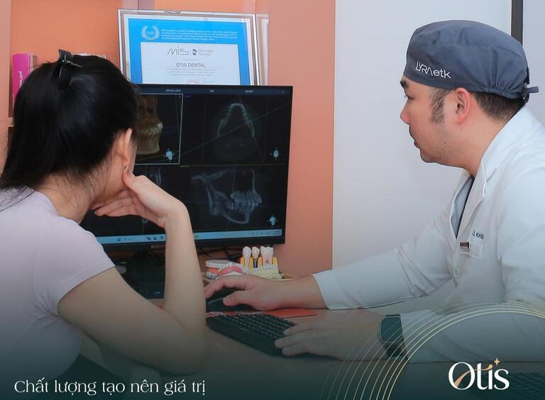 Xây phác đồ là bước đầu trong quy trình niềng răng mắc cài sứ
