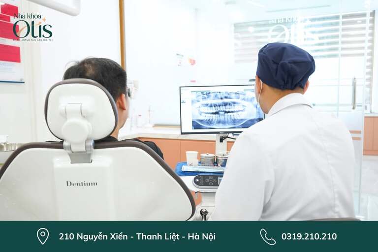 Tư vấn chi tiết với bác sĩ để biết niềng răng mắc cài sứ có đau không