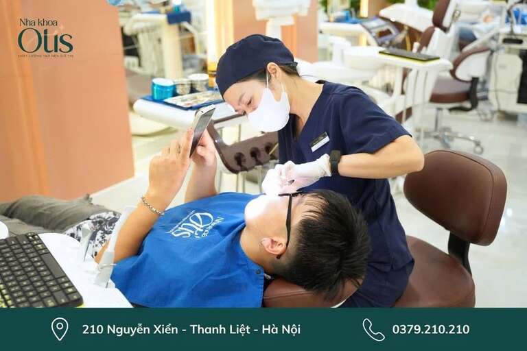 Tư vấn giá niềng răng mắc cài sứ dây trong với bác sĩ nha khoa