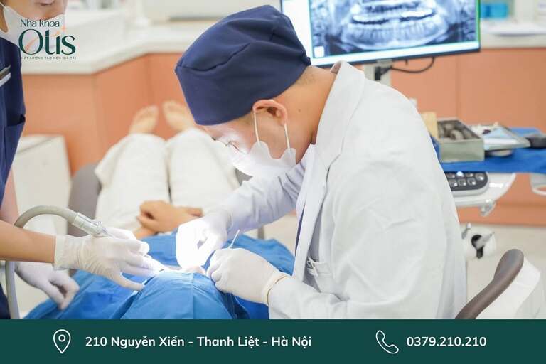 Ghé nha khoa để gắn lại mắc cài khi bung
